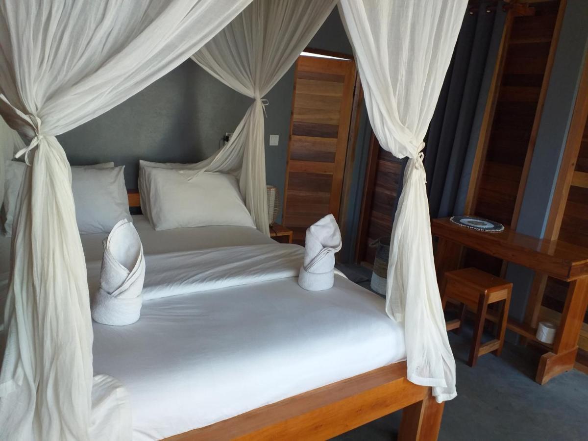 The Geckos Homestay Келімуту Номер фото
