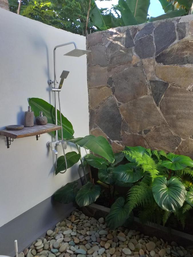 The Geckos Homestay Келімуту Номер фото